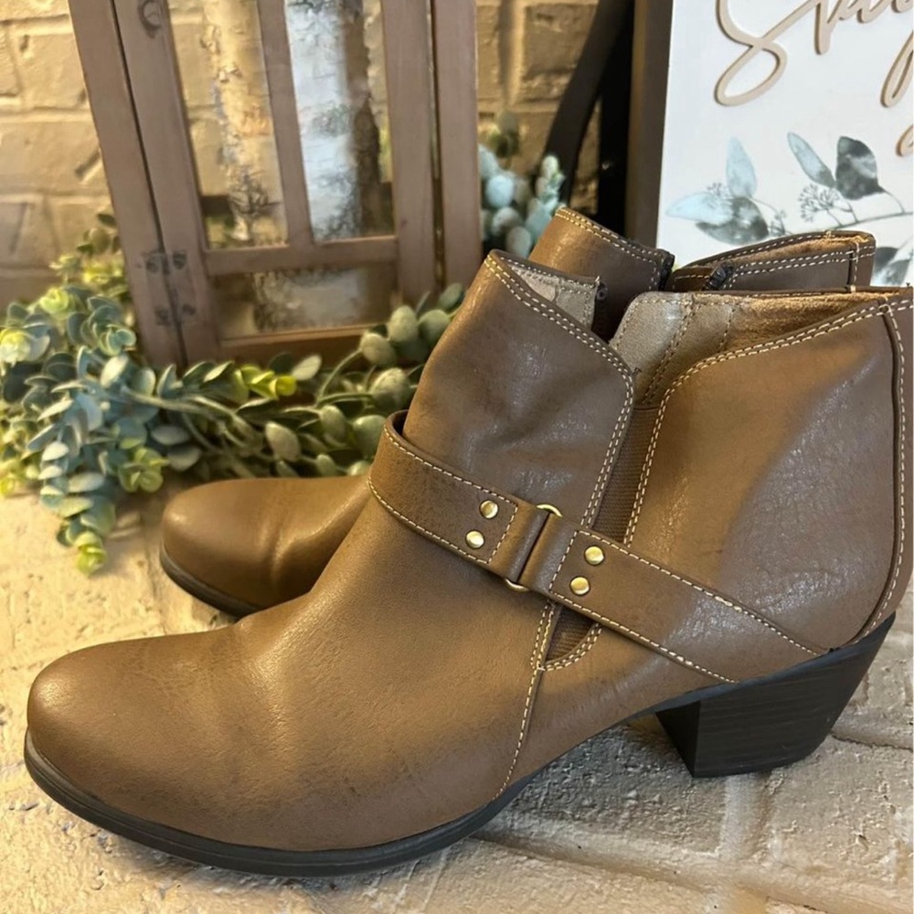 NATURALIZER BOOTS size 9.5